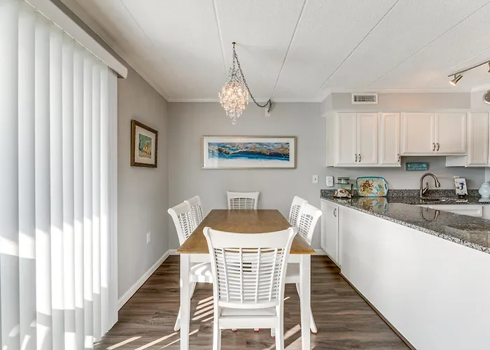 Holiday home Walk To Beach! Modern Ocean W/ Balcony