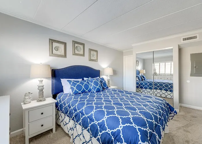 Walk To Beach! Modern Ocean W/ Balcony Holiday home