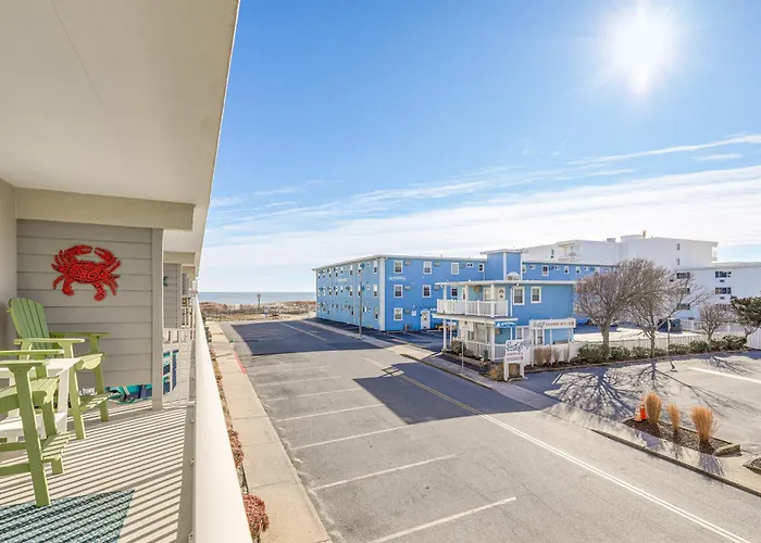 Holiday home Walk To Beach! Modern Ocean W/ Balcony *