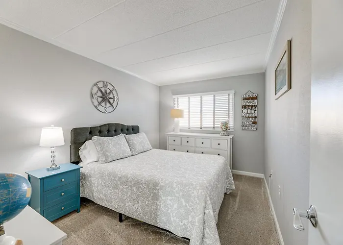 Holiday home Walk To Beach! Modern Ocean W/ Balcony Ocean City