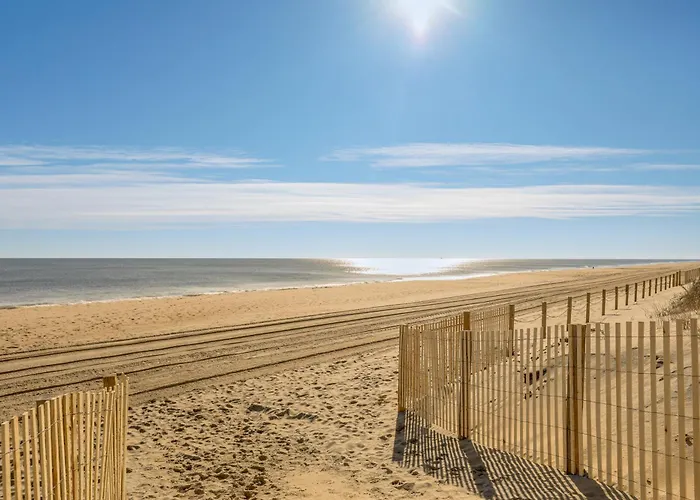 Walk To Beach! Modern Ocean W/ Balcony Holiday home