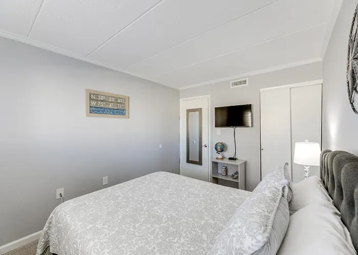 Walk To Beach! Modern Ocean W/ Balcony Holiday home Ocean City